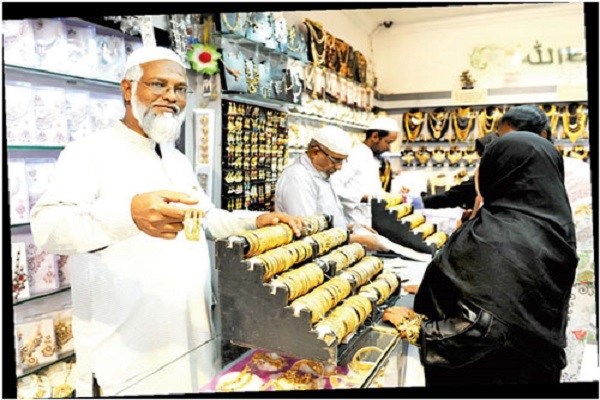New fatwa issued: Muslim women wear bangles from non-men, not food is Islamic