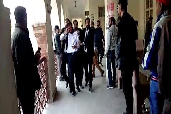 Firing out of court in Lahore, 2 lawyers death