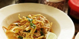 Instant made tasty soy curry noodles