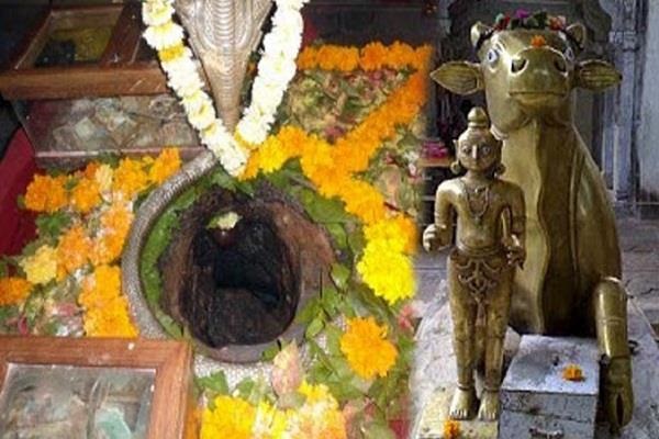 Shivaling in this temple varies from three colors