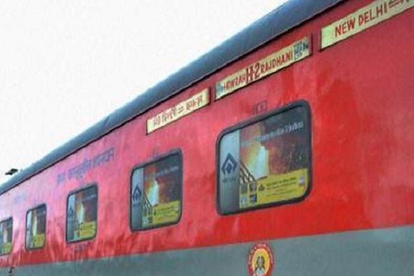 Bihar: Child-child survivor Rajdhani Express due to accident