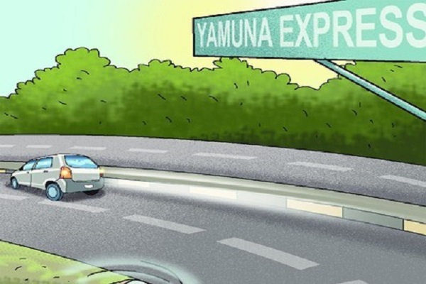 A man who survived a child with a burning car on the Yamuna Expressway