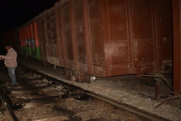 Traffic derails, 2 bogies of goods train in Satna