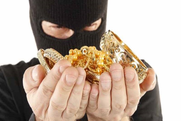 Uttar Pradesh: Jewelery theft of 10 lakh rupees at the time of Jaumal