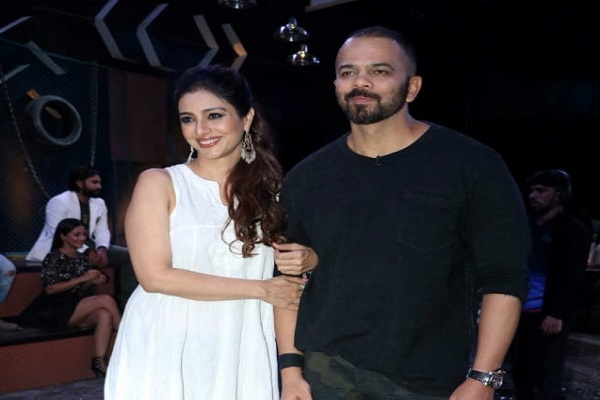 This fame director of Bollywood used to press Tabu's sari