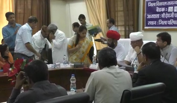 the district chief of the Parliament, welcomed the MP, Payal Parasramapuriya, In the meeting which was held at Sirohi Zilla Parishad