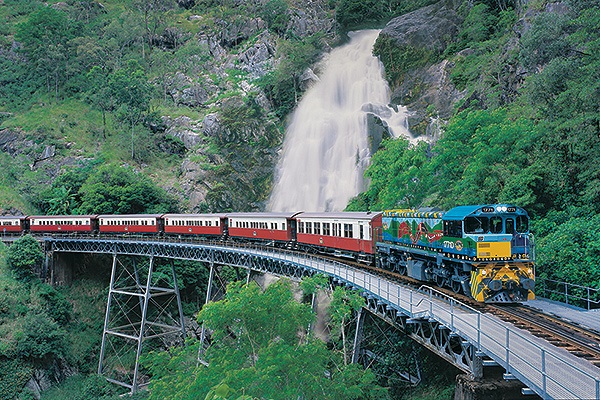 This is the world's most scary and dangerous railroad, know what is the railroad of India.
