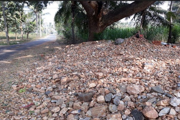 In this temple of India there are flowers, sweets but not churned stones