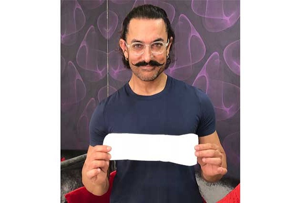 Aamir accepted the 'Pedman Challenge' and shared the picture with the sanitary pad