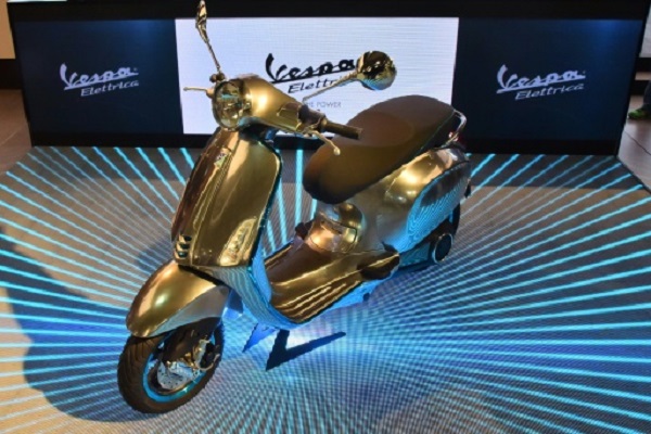 Piazio presented the voice at the Auto Expo, an electric scooter powered by Vespa Electricica