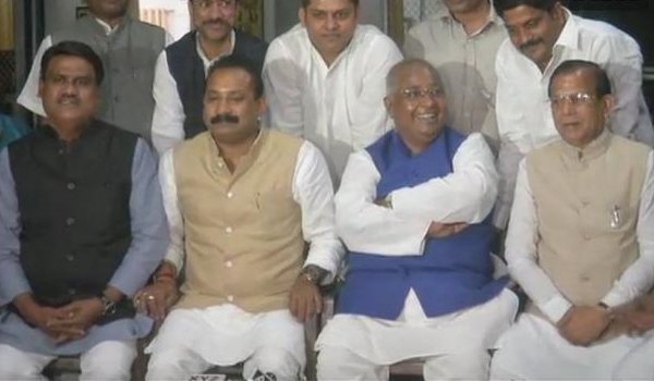 Bihar congress leader Ashok chaudhary with 3 Mlc joins jdu