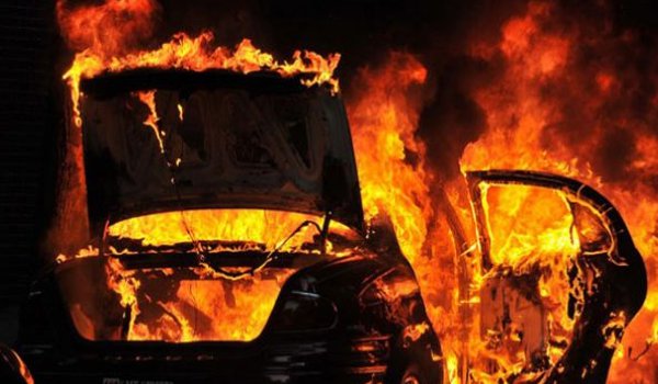 Man escapes from burning car on Yamuna Expressway