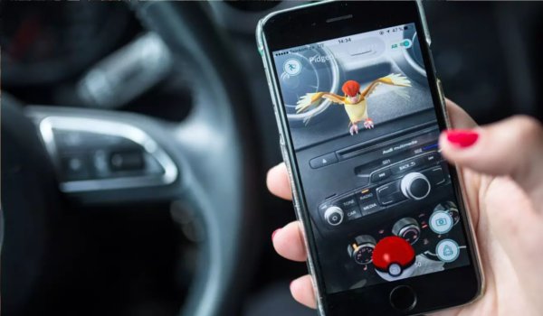 France bans drivers from using mobile phone even when car is stopped