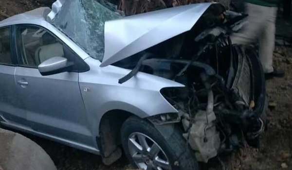 Five killed after car rams into tree in Maharashtra