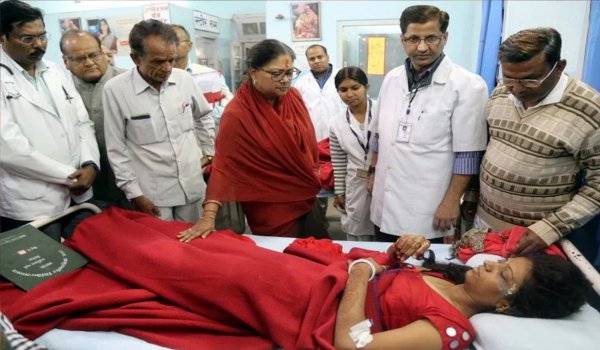 Rajasthan CM gives ex-gratia to kin of Ajmer cylinder blast victims