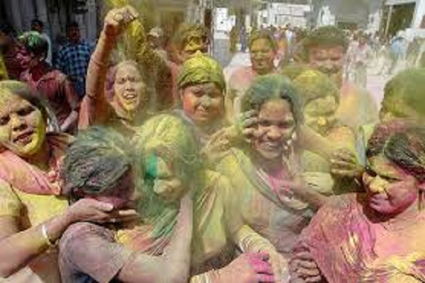 HOLI 2018: A village where only women play Holi