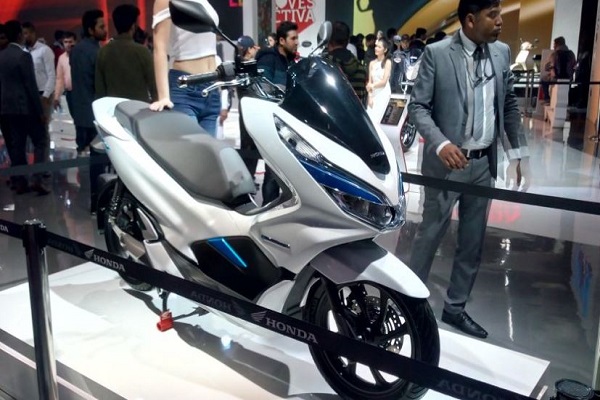 Auto Expo 2018 - HONDA introduced PCX 150 electric version of scooter