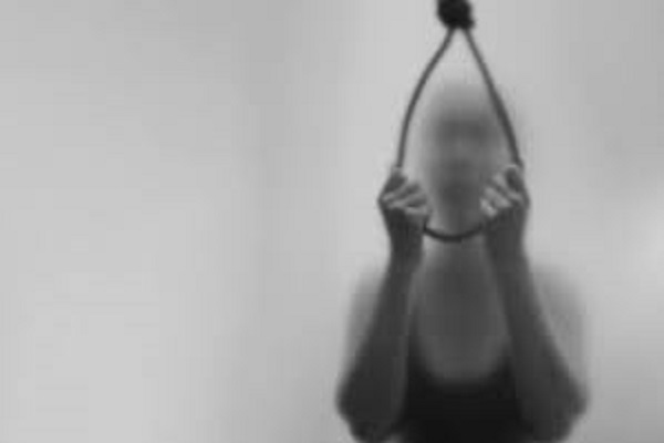 Student in Hyderabad hangs in a video call with boyfriend
