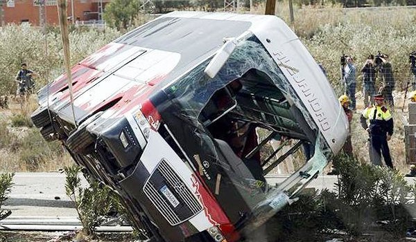 Indonesia bus crash kills 27; police say brakes failed