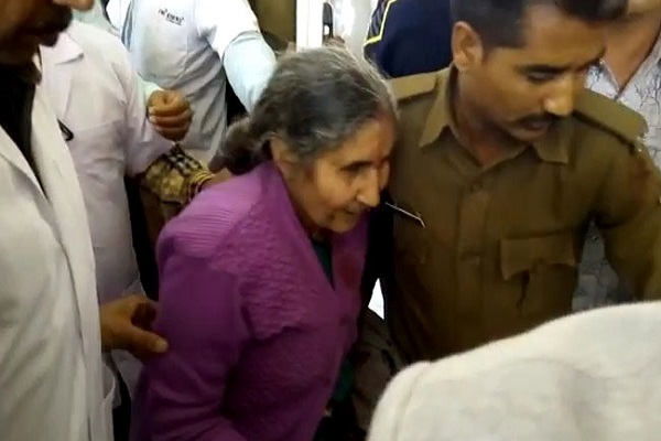 Prime Minister Modi's wife car crashed, security guard injured