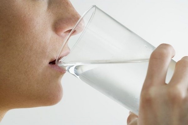 Do not forget to drink cold water for us is very harmfulDo not forget to drink cold water for us is very harmful