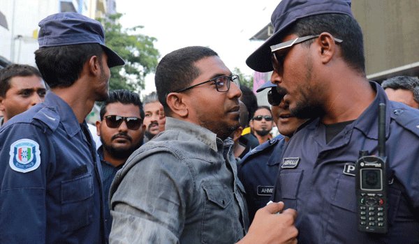 Reinstated Maldivian lawmakers enter Parliament despite military deployment
