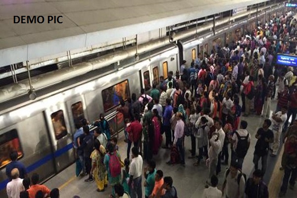 Demonstration against the rise in Metro fares at Rajiv Chowk station