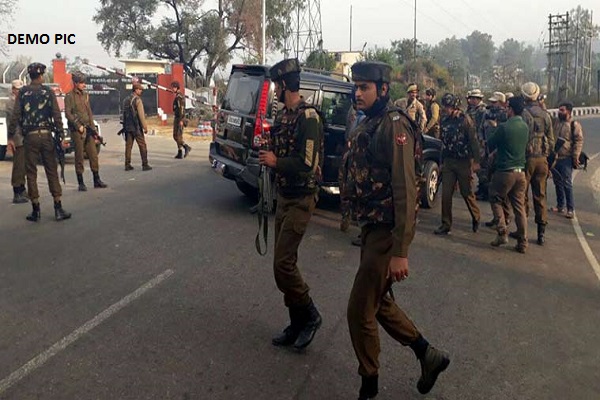 Srinagar Rescued the terrorist by attacking the police party and policeman martyr