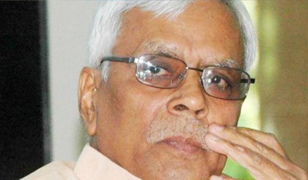 Shivanand Tiwari attacks nitish kumar says Bihar mai nalayak sarkar