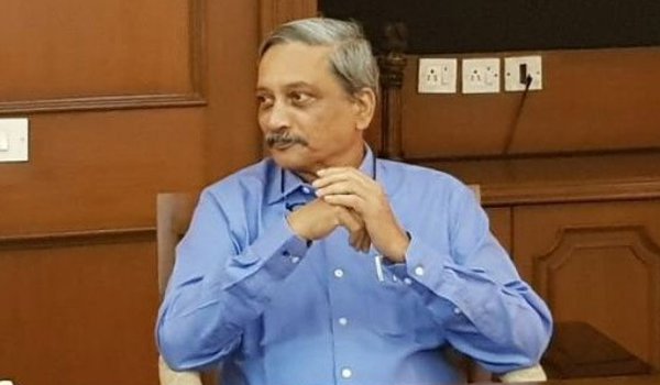 Manohar Parrikar presents budget in goa assembly within hours of hospital discharge