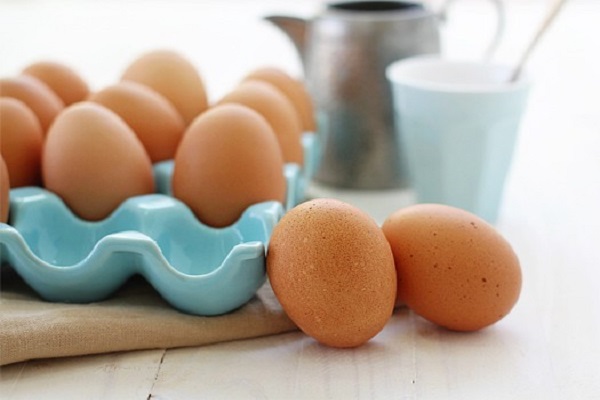 When the eggs kept in the fridge broke down, the woman wondered about this work