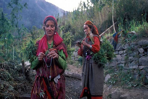 OMG! A village where women remain naked