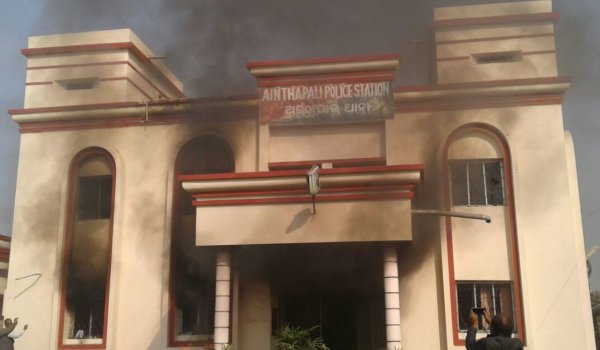 Odisha: Mob attacks cops, sets fire to police station over 'custodial death'