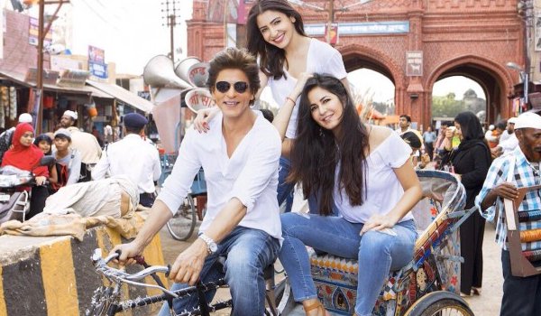 Zero Shah Rukh Khan, Katrina kaif and Anushka Sharma enjoy a cycle rickshaw ride