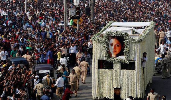 Sridevi last rites performed at the crematorium