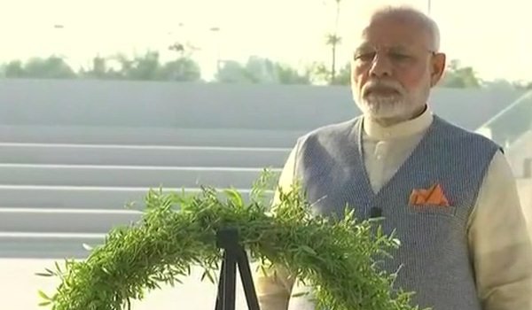 Modi pays tributes at UAE war memorial