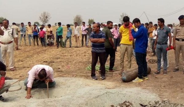 4 year old child falls into 35 feet deep borewell in dewas