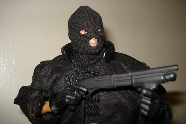 Allahabad Two lakh 82 thousand robbers flee from company s manager