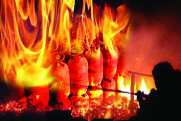 Bardwani woman dies due to bursting of gas cylinders
