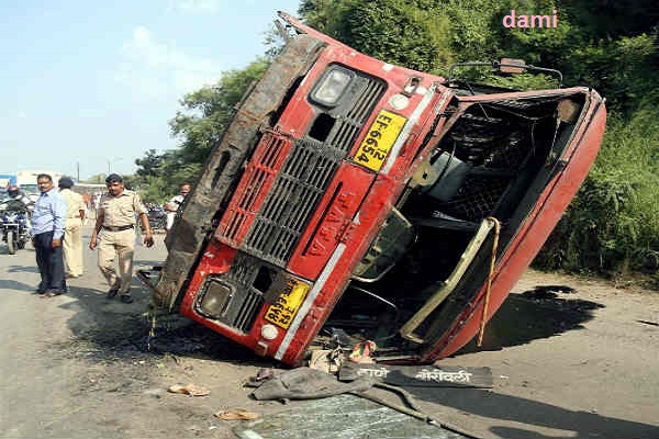 Bihar Two people including shopkeeper died in truck collapse in Darbhanga district