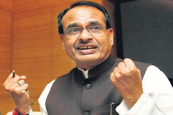 Madhya Pradesh Chauhan has tag on Congress in his tweets