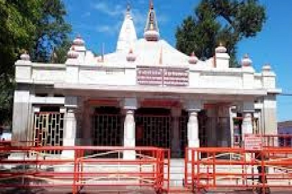People from country and abroad come to this Shaktipeeth