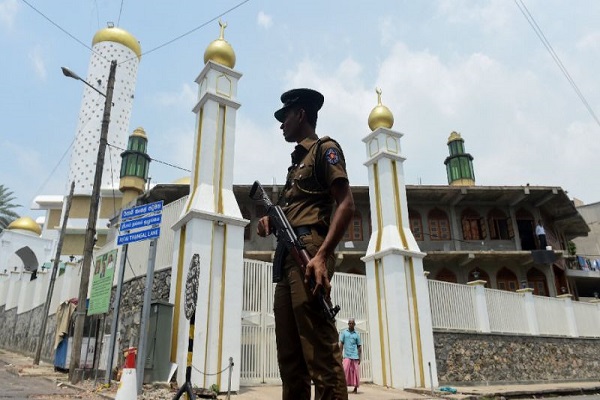 Sri Lanka withdraws emergency 300 people arrested