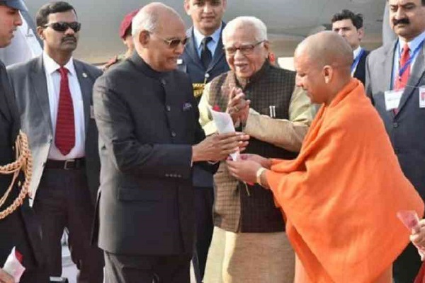 UP President Ram Nath reached Varanasi Yogi gave Welcome