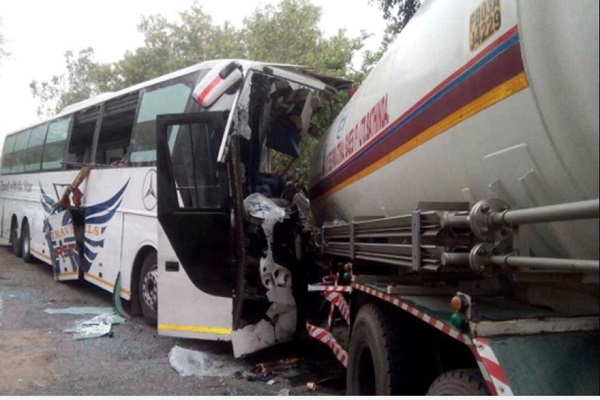 Uttar Pradesh 21 injured in bus-tanker collision