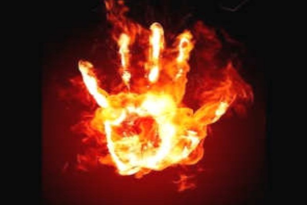 Uttar Pradesh Teenager gave himself fire