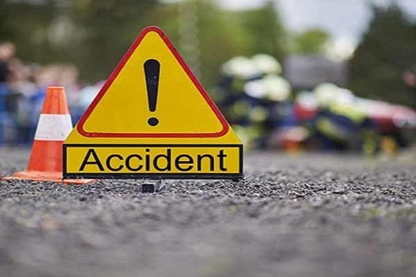 Uttar Pradesh bus moving in mini truck three dead six injured