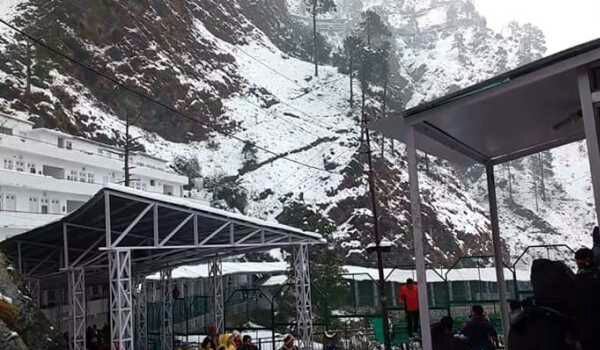 Vaishno Devi Shrine receives fresh snowfall