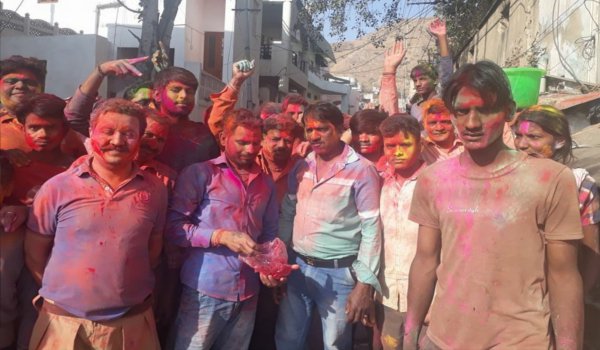 Festival of colors celebrated with great fervour in ajmer