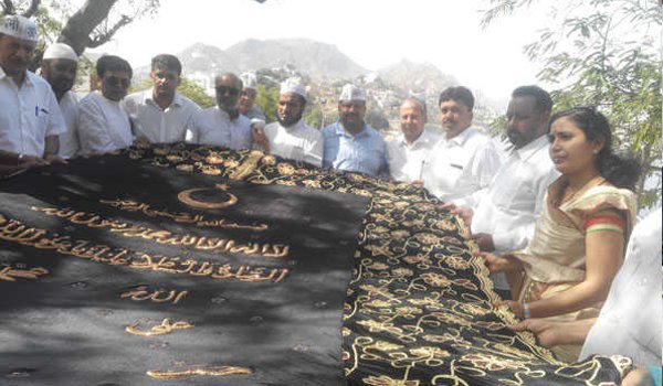 chadar sent by Delhi CM Arvind Kejriwal offered at Ajmer Dargah